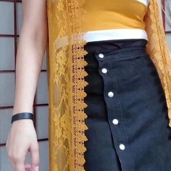 H&M Short, A-line velvet high waist skirt with buttons at front (DIVIDED) - Picture 3 of 4